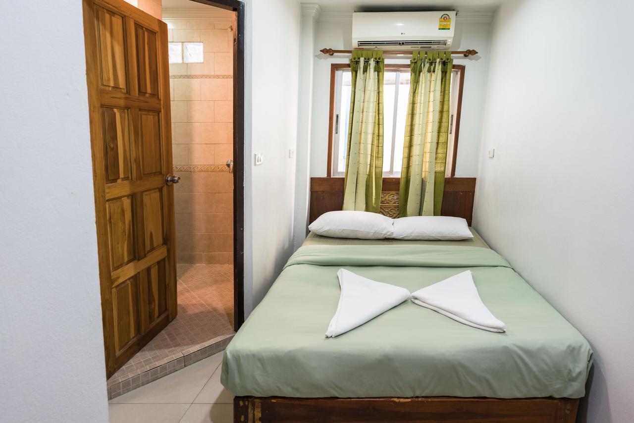 New Road Guest House Bangkok Room photo